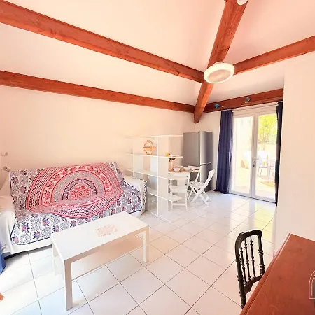 T2 Cosy Avec Terrasse A Apartment