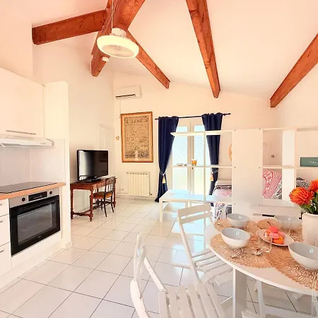 T2 Cosy Avec Terrasse A Apartment *
